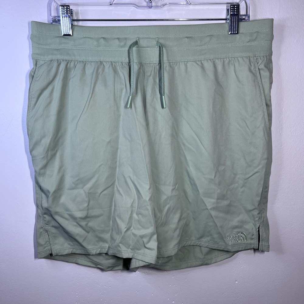 The North Face Aphrodite Bermuda Shorts Women’s Medium Long Misty Sage NWT - Picture 2 of 9